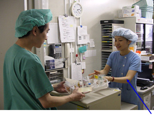 常駐薬剤師による薬剤一元管理と供給の写真